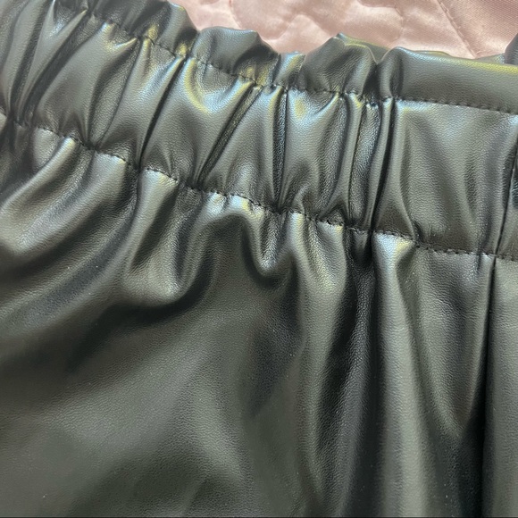 Faux leather black skirt size 11/12 - Picture 5 of 6